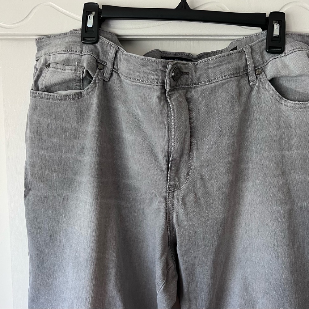 Gray stretched denim jeans
